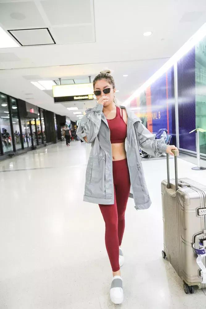 穿运动鞋为什么感觉不跟脚呢,穿运动鞋不提后跟显腿长吗