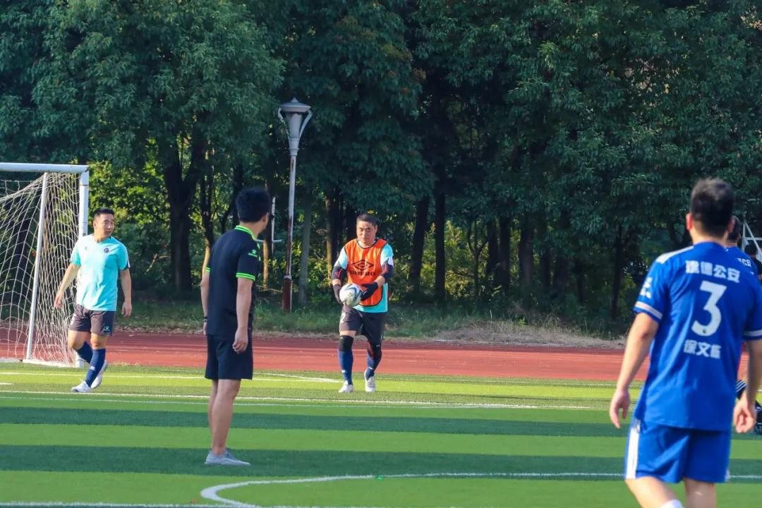 以球会友传情谊增进沟通展风采,以球会友推动蓬勃发展