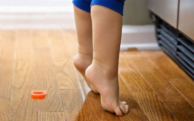 小孩踮脚走路康复训练,孩子踮脚尖走路哪种情况需要治疗