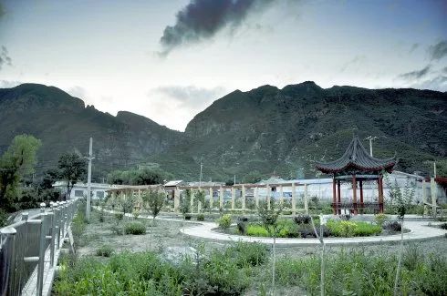 京西深山中的古村落苇子水村,京西找矿挖化石探访煤矿古村落