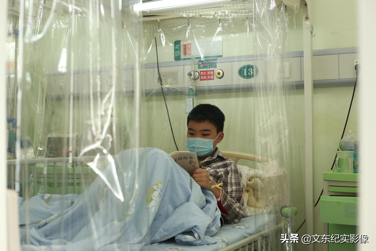 5旬大妈意外自救,五旬大妈冒着生命危险
