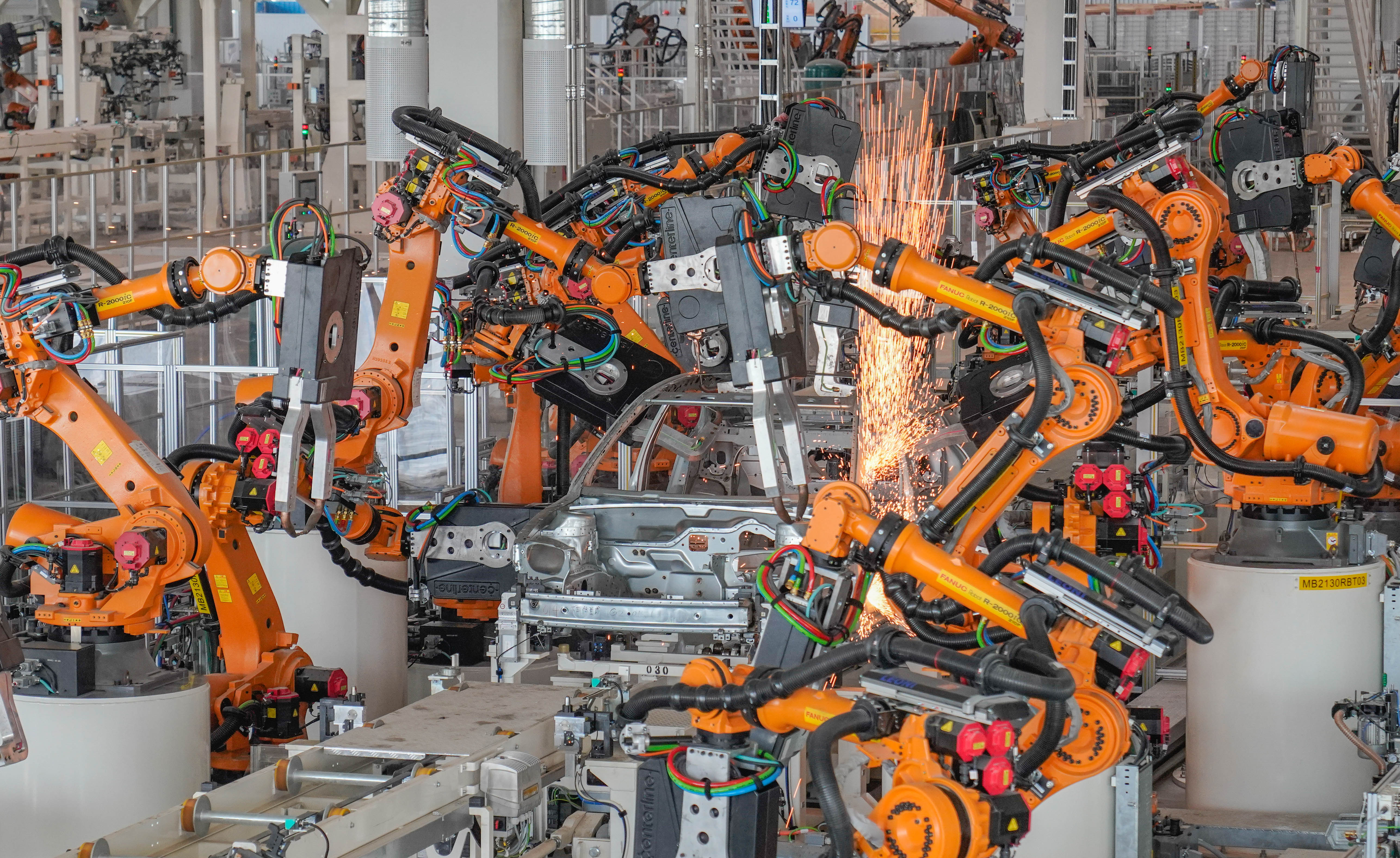 恒大造车再次迎来高光时刻,恒大的发展历程说明恒大超一流