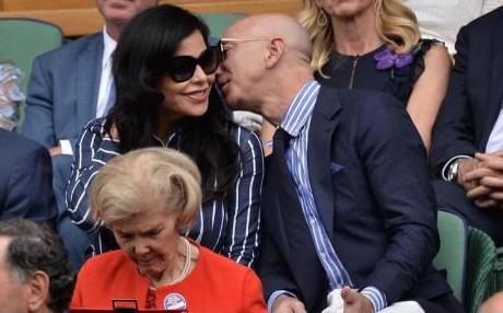 50岁带3娃还成功收服世界首富，她才不是傻白甜，手段高过邓文迪