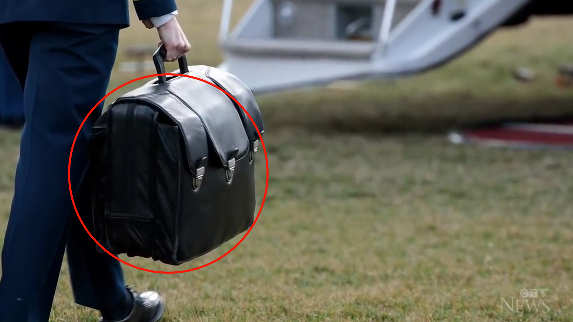 美国总统同款公文包,美国的公文包是什么