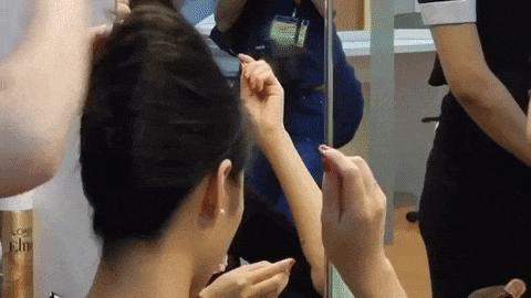 超高月薪+大牌衣服美妆，当新航空姐也太爽了吧！