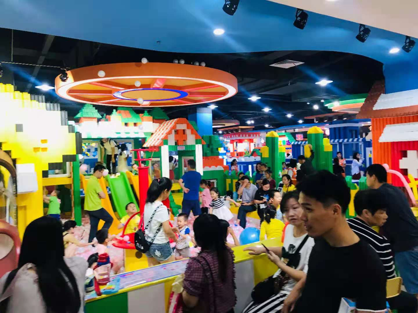 开一家儿童乐园要投资多少钱合适,想要开一家儿童乐园