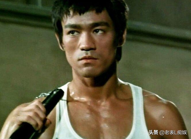 周星驰是如何从跑龙套变成导演的,周星驰从明星到网红