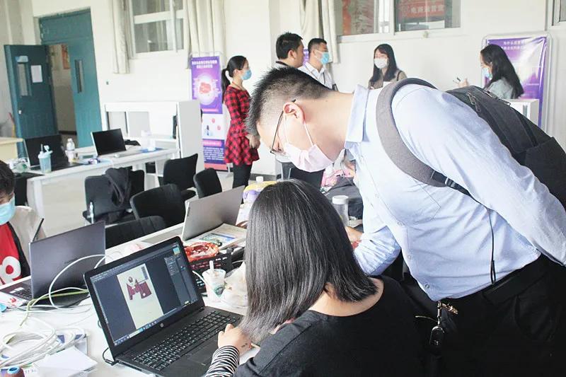 郑州易亚信息技术有限公司段长春总经理一行到我校洽谈沟通