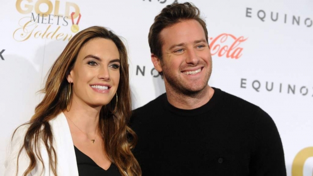 男星任由儿子吸吮自己的脚趾7分钟，拍成视频惹来网友声讨