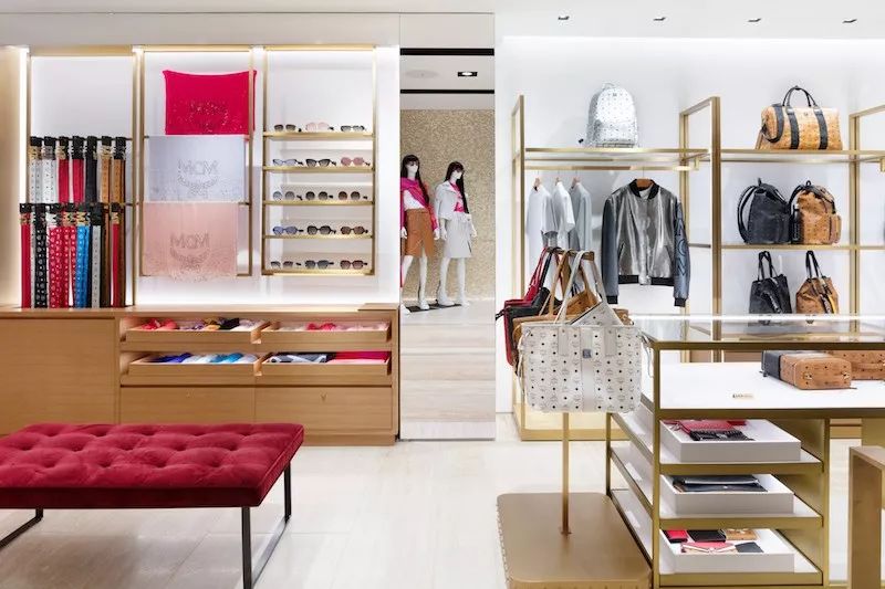 从濒临倒闭到年营收25亿,从濒临倒闭到市值266亿