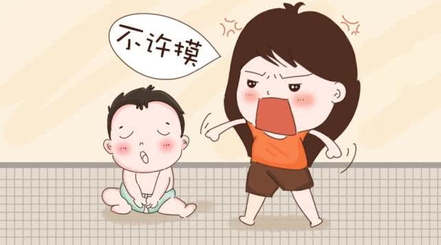 宝宝手总是乱抓,宝宝晚上睡觉小手使劲乱抓