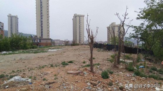 大连大型足球场,大连新足球场地在哪