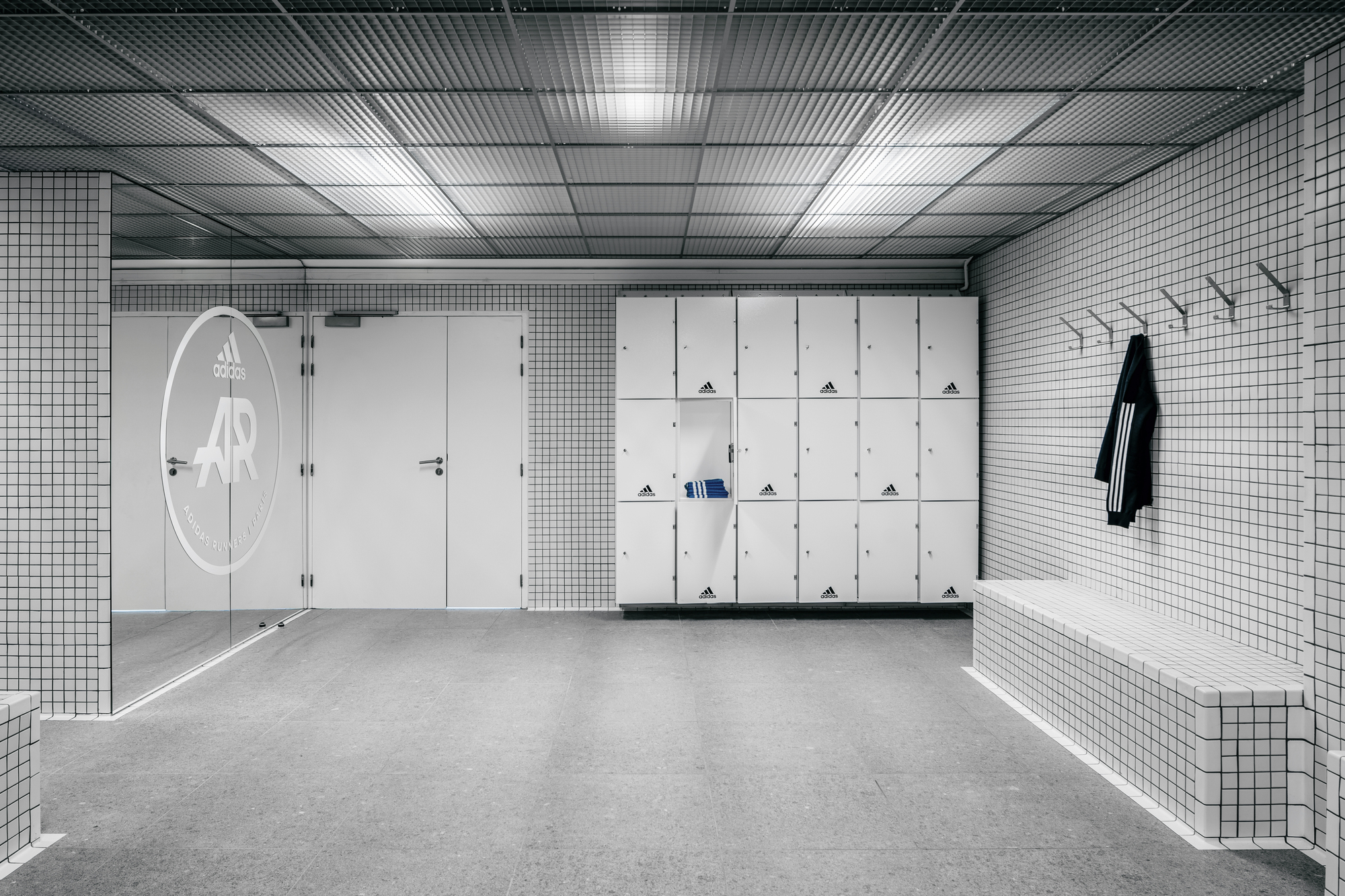 阿迪达斯球员版赞助,阿迪达斯赞助精英球队足球