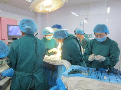 深夜产房孕妇生产,孕中期手指痉挛成鸡爪形