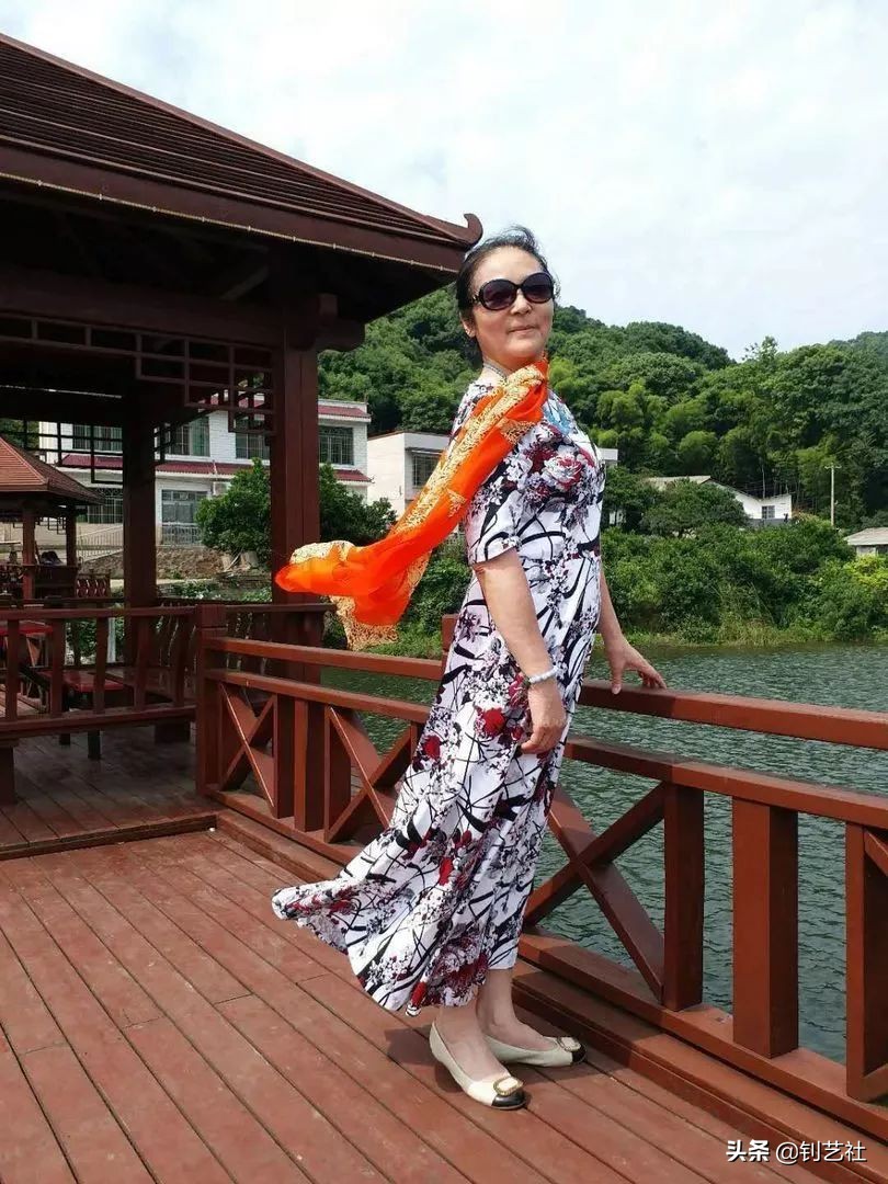 中国大妈式旅游拍照,中国大妈拍照十大姿势