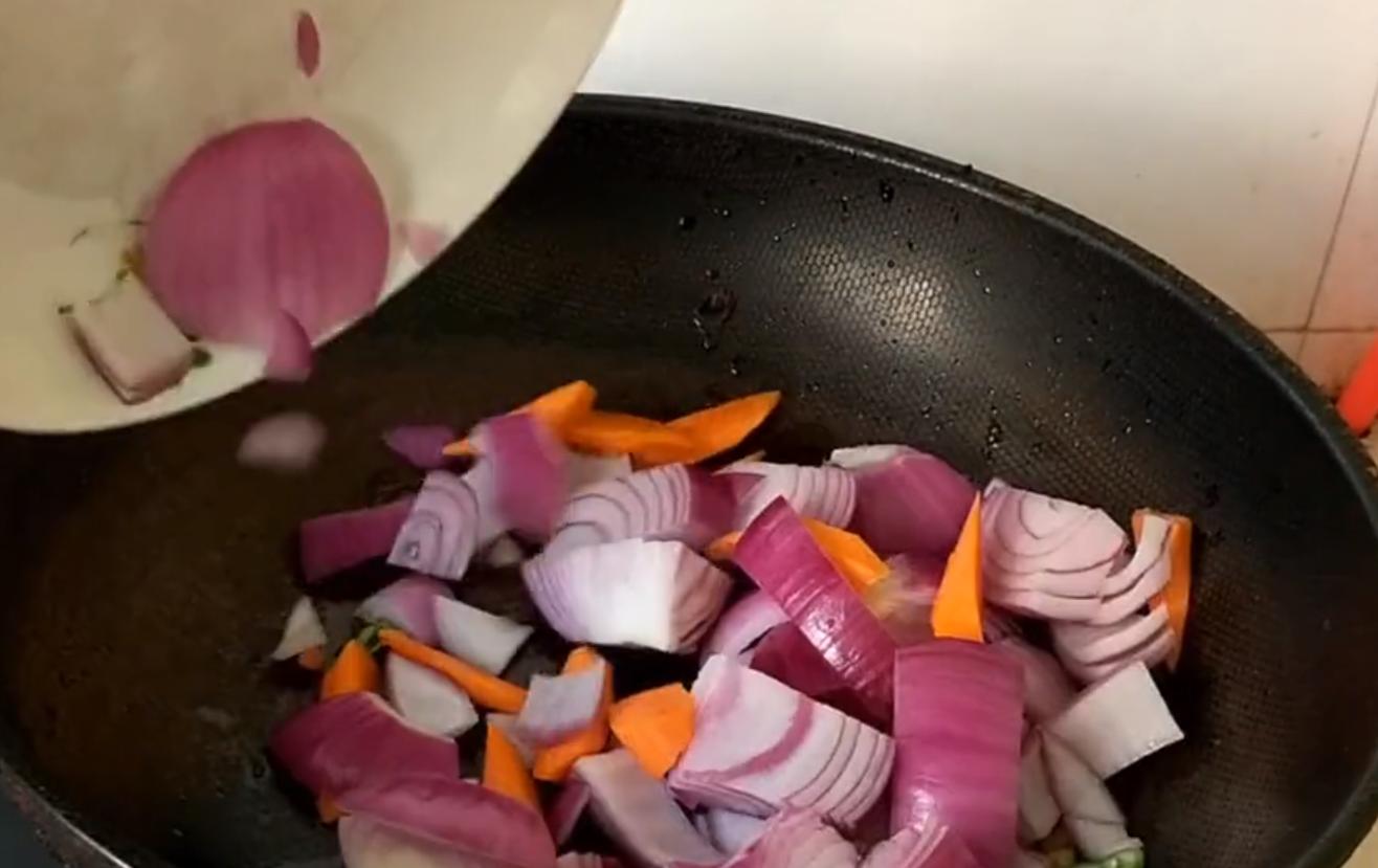 洋葱大虾家常做法,洋葱炒大虾做法大全