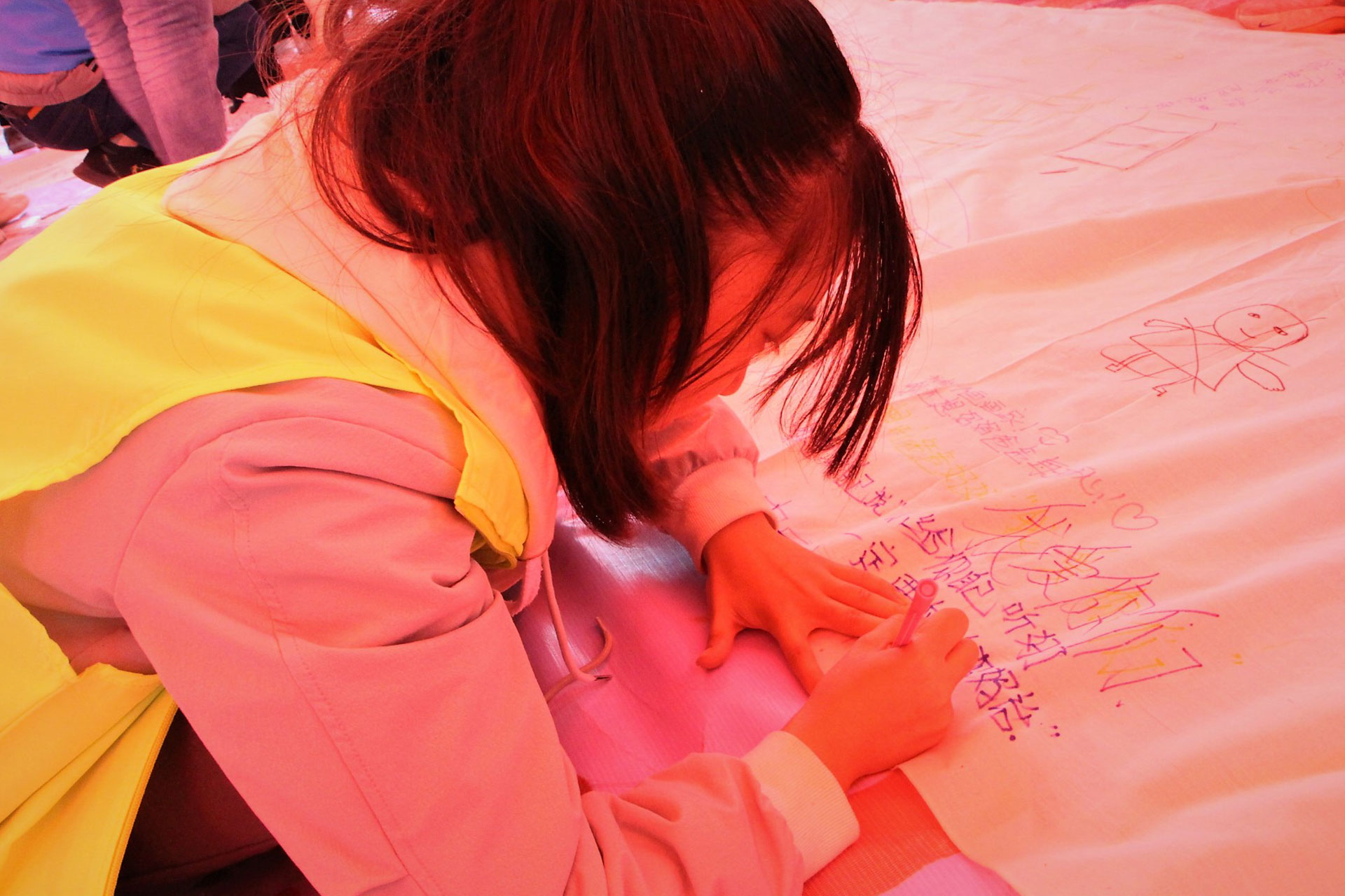 创盈芯实业联合“IN22”家族走进河源助学送爱心