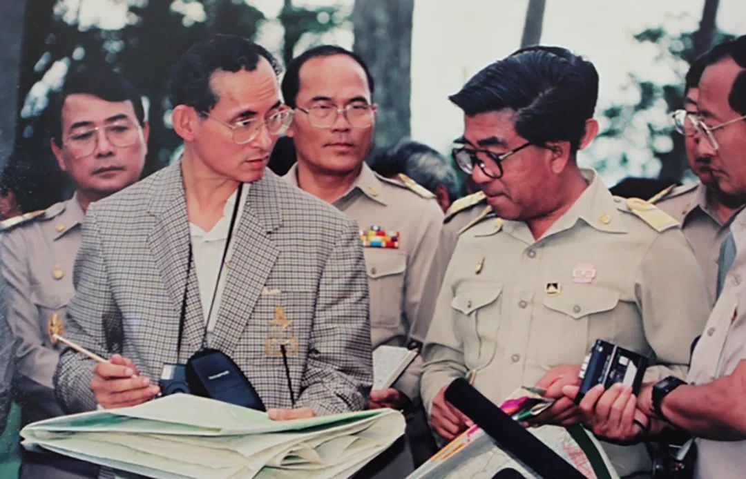 泰王的华裔奶奶还在不,67岁泰王最宠的女儿