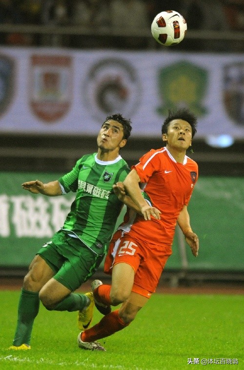 他本可成*疆新**足球旗帜人物，却自带刺头属性，多次被三停还遭开除