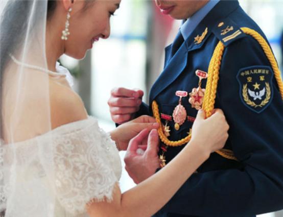 和现役军人离婚孩子会怎么判,双方都是现役军人怎么离婚