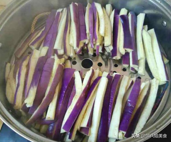 蒸茄子商用做法怎么不变色,蒸茄子最简单的方法视频
