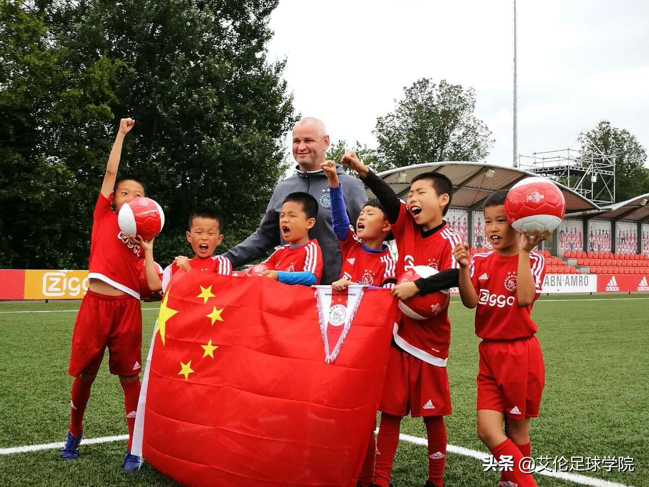 对没有基础的孩子怎么教足球,足球儿童核心训练四个经典动作