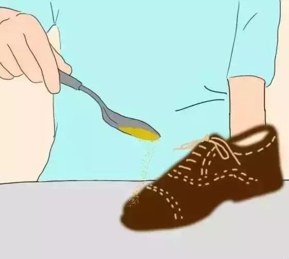 莫名想笑！白色雪地靴洗成黑鞋，店家：改色的钱我就不收了