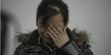 一岁宝宝老是揉脸怎么回事,婴儿脸上长痘痘一直用手搓