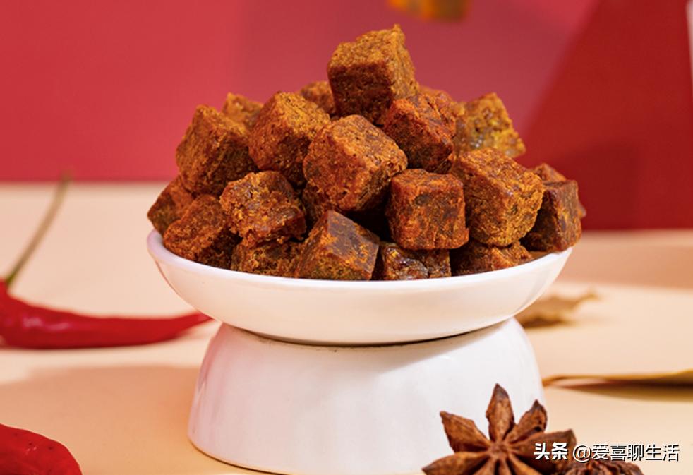 元旦将至，女生若工资允许，建议囤这5种零食，招待客人有面子