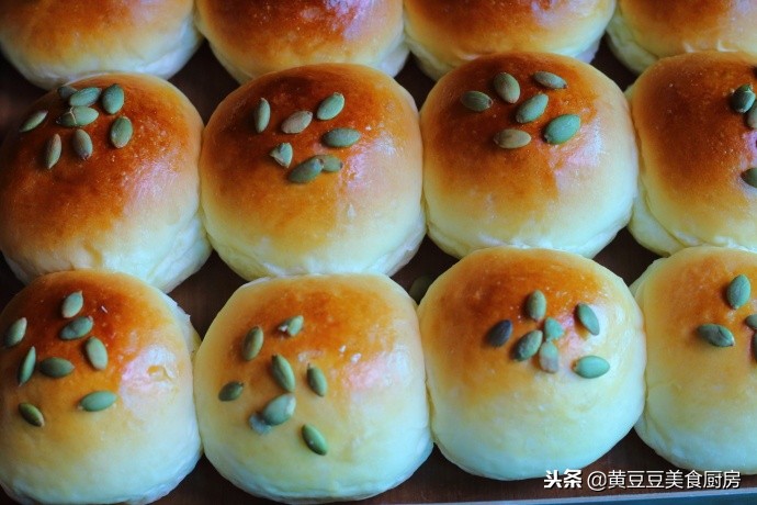 牛乳早餐包家常做法,奶香早餐包详细做法