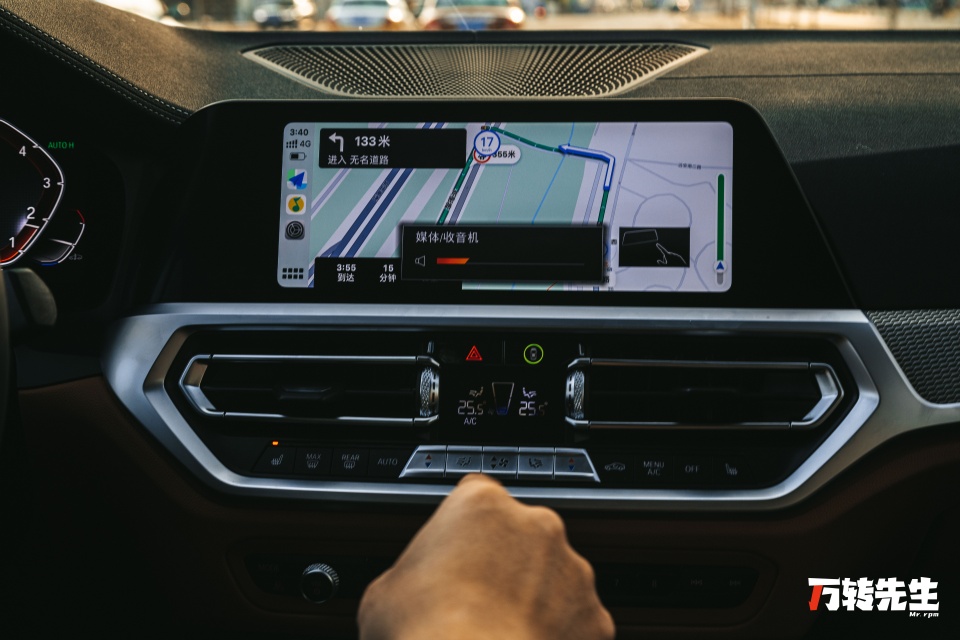 试驾宝马330Li丨即便它变得舒适，也仍然能让人爱上