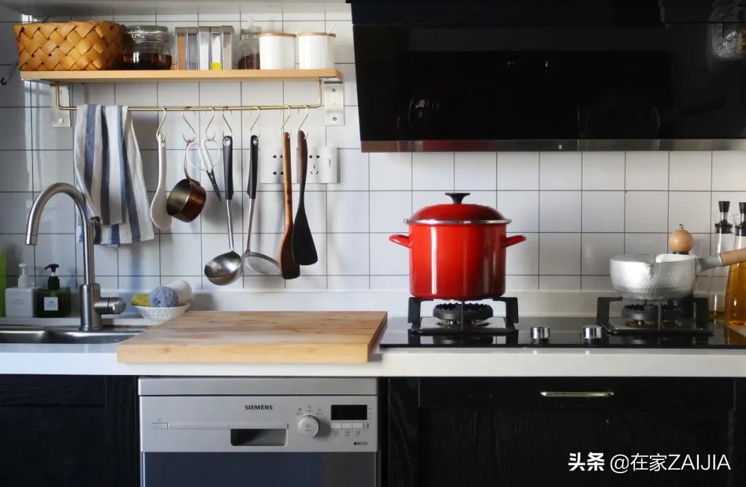 不服输的北漂打工人！徒手造家具，40m²改出两室一厅