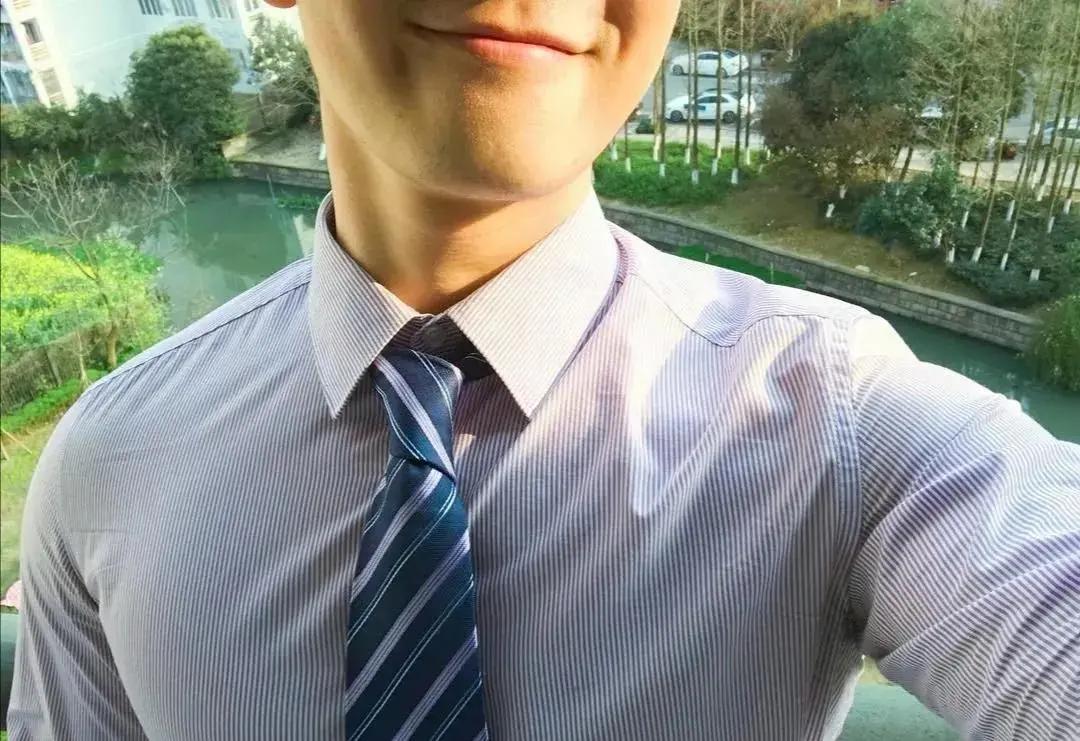 杭州小哥健身,帅哥锻炼肌肉身材特别棒