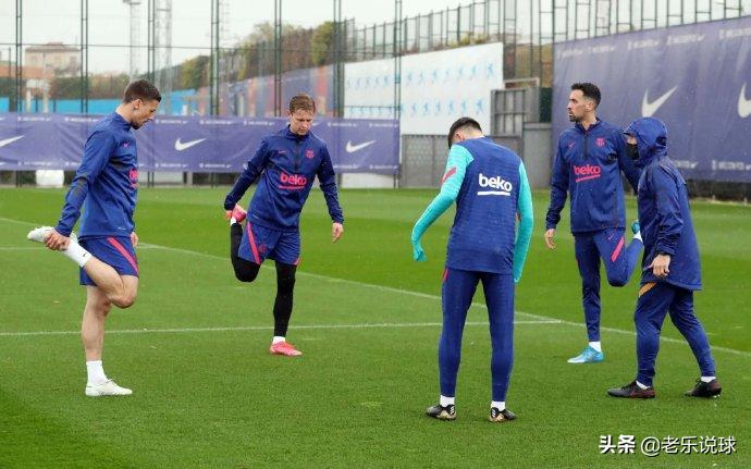 朗格莱又成“背锅侠”，巴萨的这种进攻套路，范戴克来了也没用