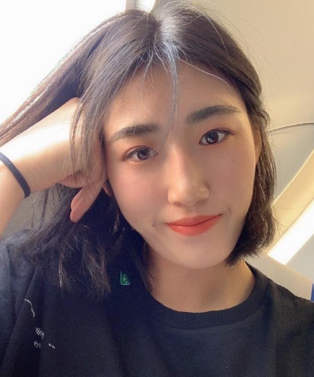 98年女足门神接班赵丽娜！高颜值大长腿太加分还是詹姆斯小迷妹