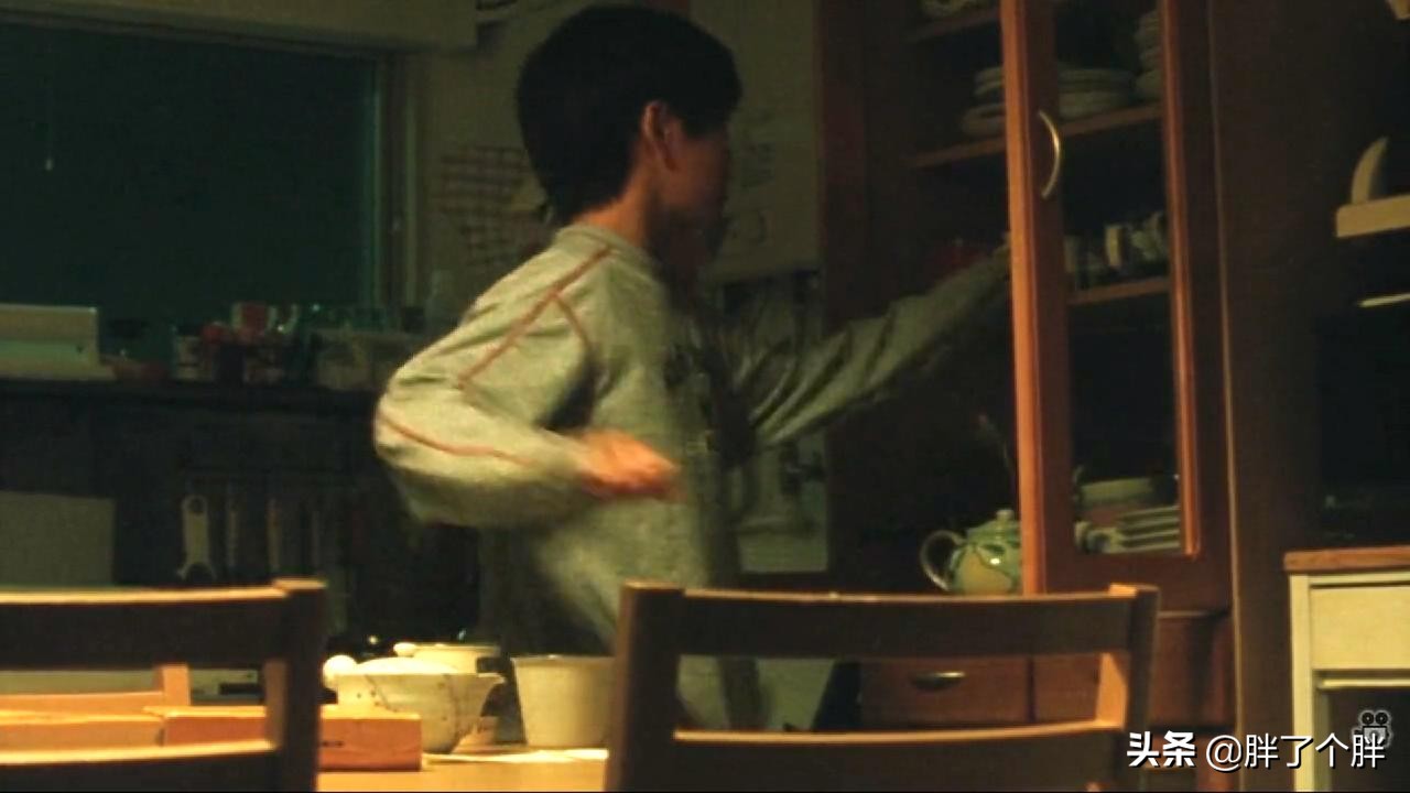 无人知晓：真实事件改编，母亲为和男友同居，抛下四个孩子离去