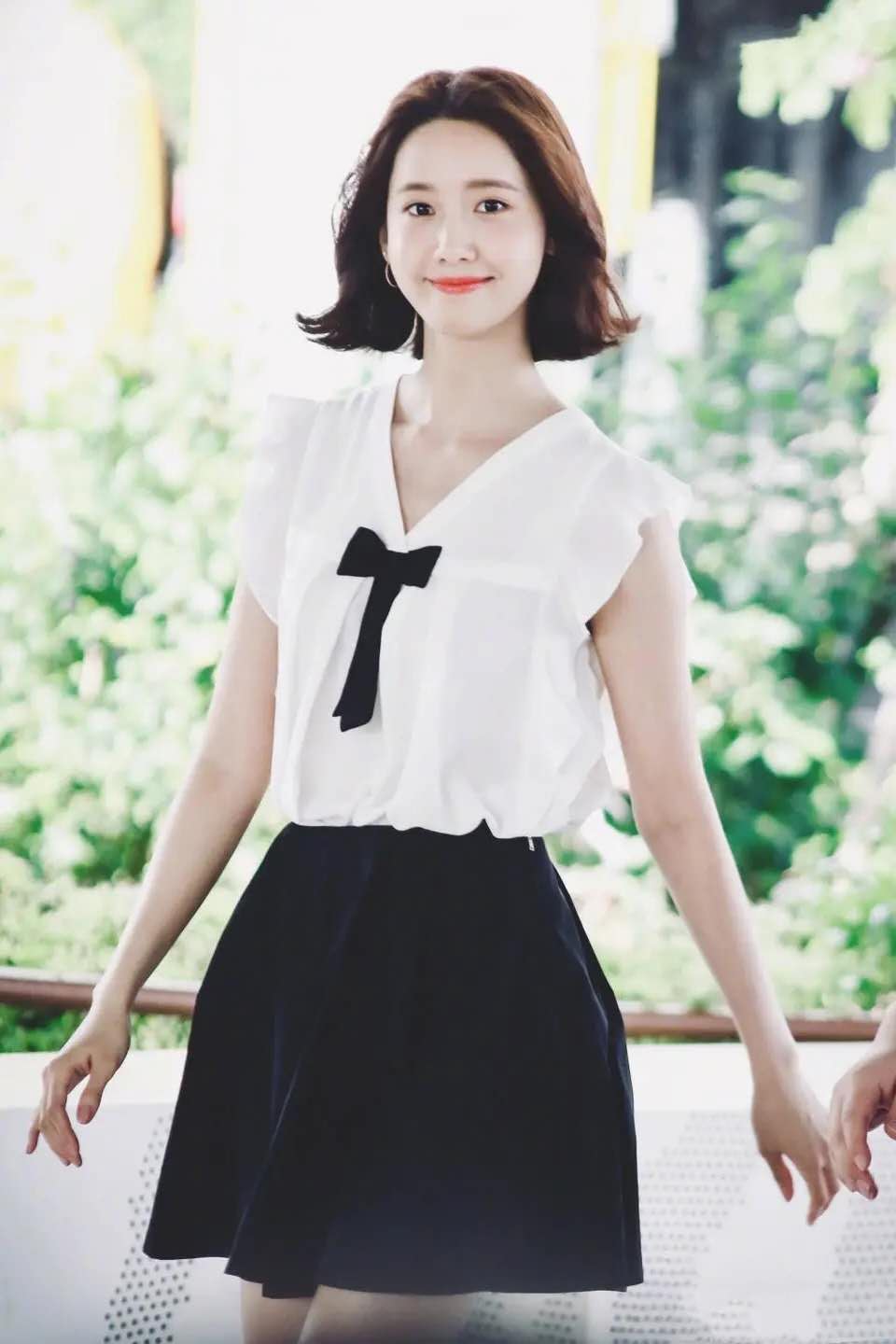 被林允儿的少女感折服,林允儿穿短裙搭配