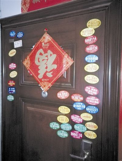 广告墙胶水如何去除,去除广告胶