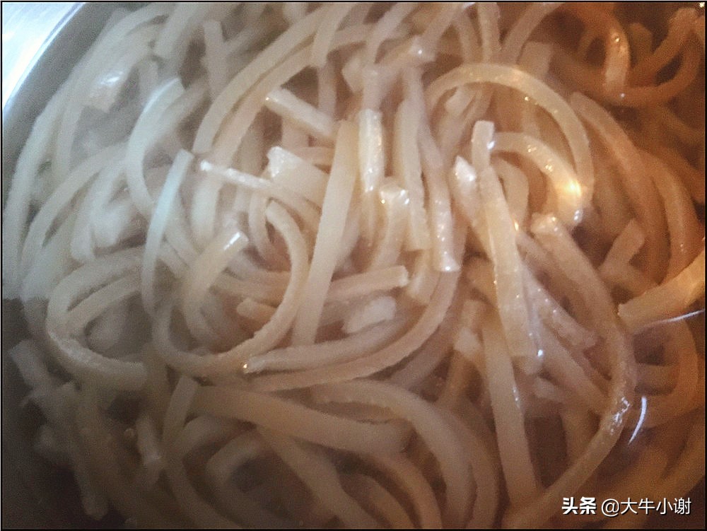 猪皮做出来的冻怎么不透明发白,自制的猪皮冻不凝固怎样回锅补救