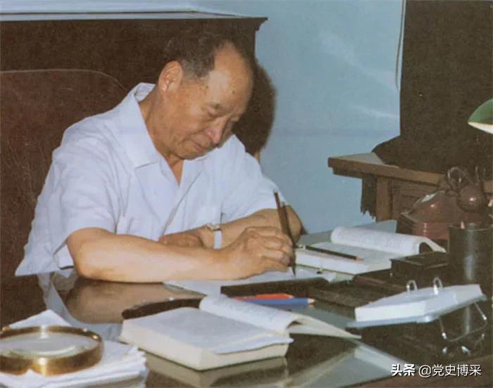 *真彭**别具一格入木三分的讲话艺术