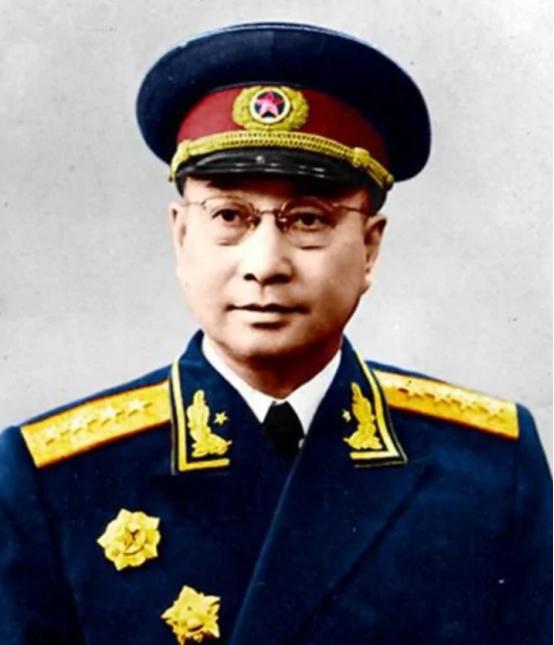 55年新军装设计出现争议，陈赓一句话逗笑全场，叶帅：你这个家伙