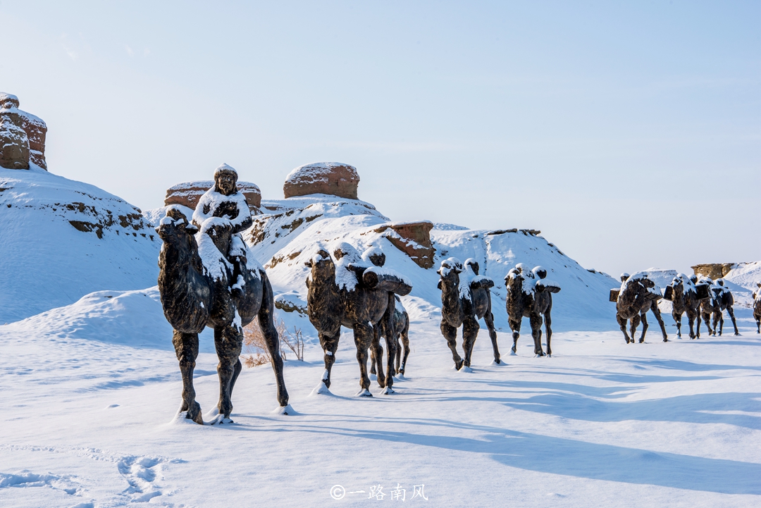 *疆新**克拉玛依有座魔鬼城，风过石缝像狼嚎，拍过电影获得奥斯卡