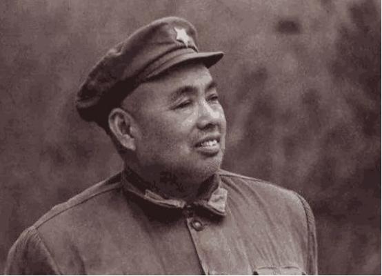 *世友许**指定要他当秘书，3年内为他2次破例，离开时：遇事来找我