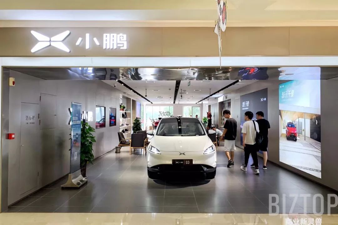 西安赛格品牌大升级！瑞幸和COACH做邻居，西安商业8月迷幻现实