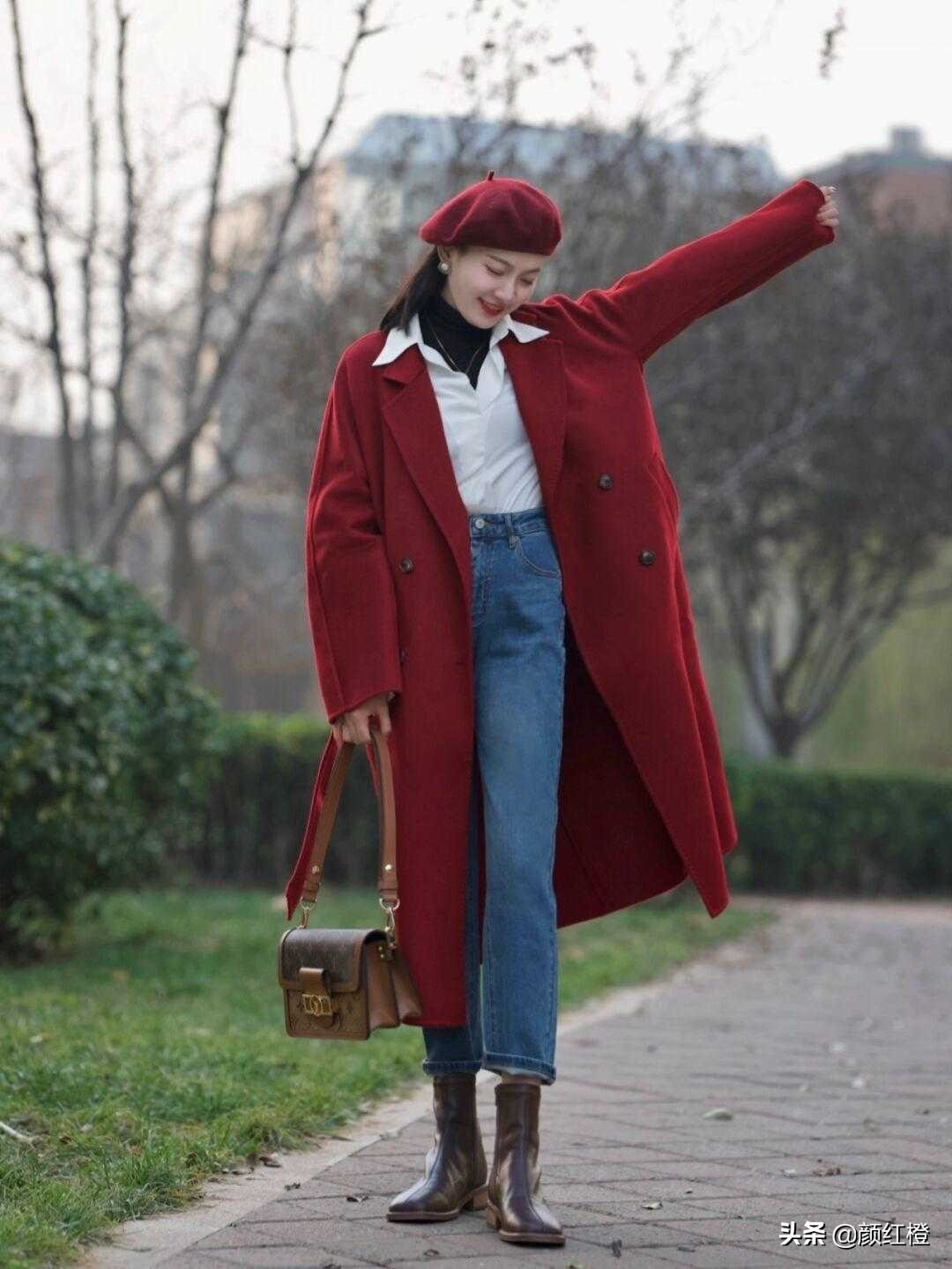 这些才是红色大衣的正确搭法，经典稳重又有气场，让你美出新高度