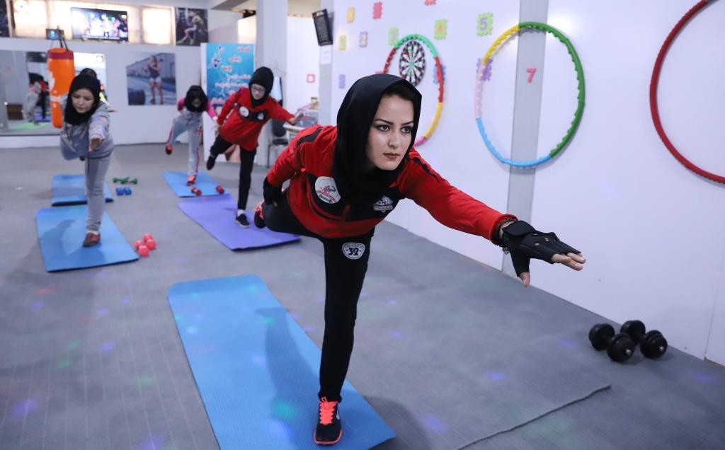 阿富汗女性与中国女性对比,阿富汗女性对抗塔利班