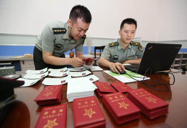 部队工资为什么低,军队文职遇冷
