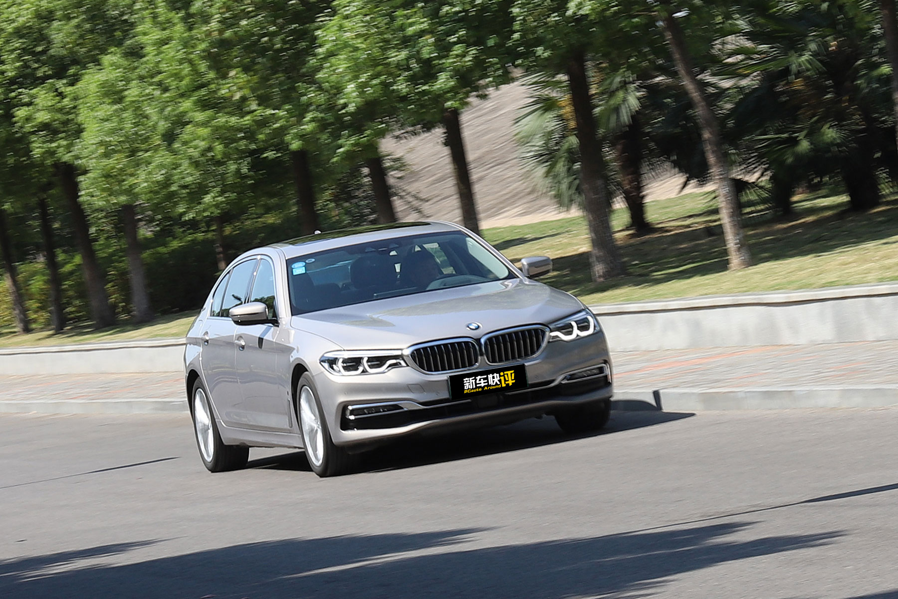 这一代宝马5系操控感怎样,宝马5系直列6缸2.5发动机油耗高