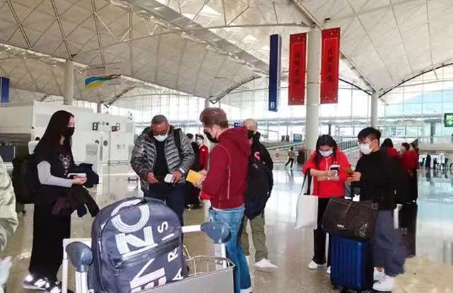 开学推迟、上班延期，别高兴太早！香港明星们告诉你如何应对难题