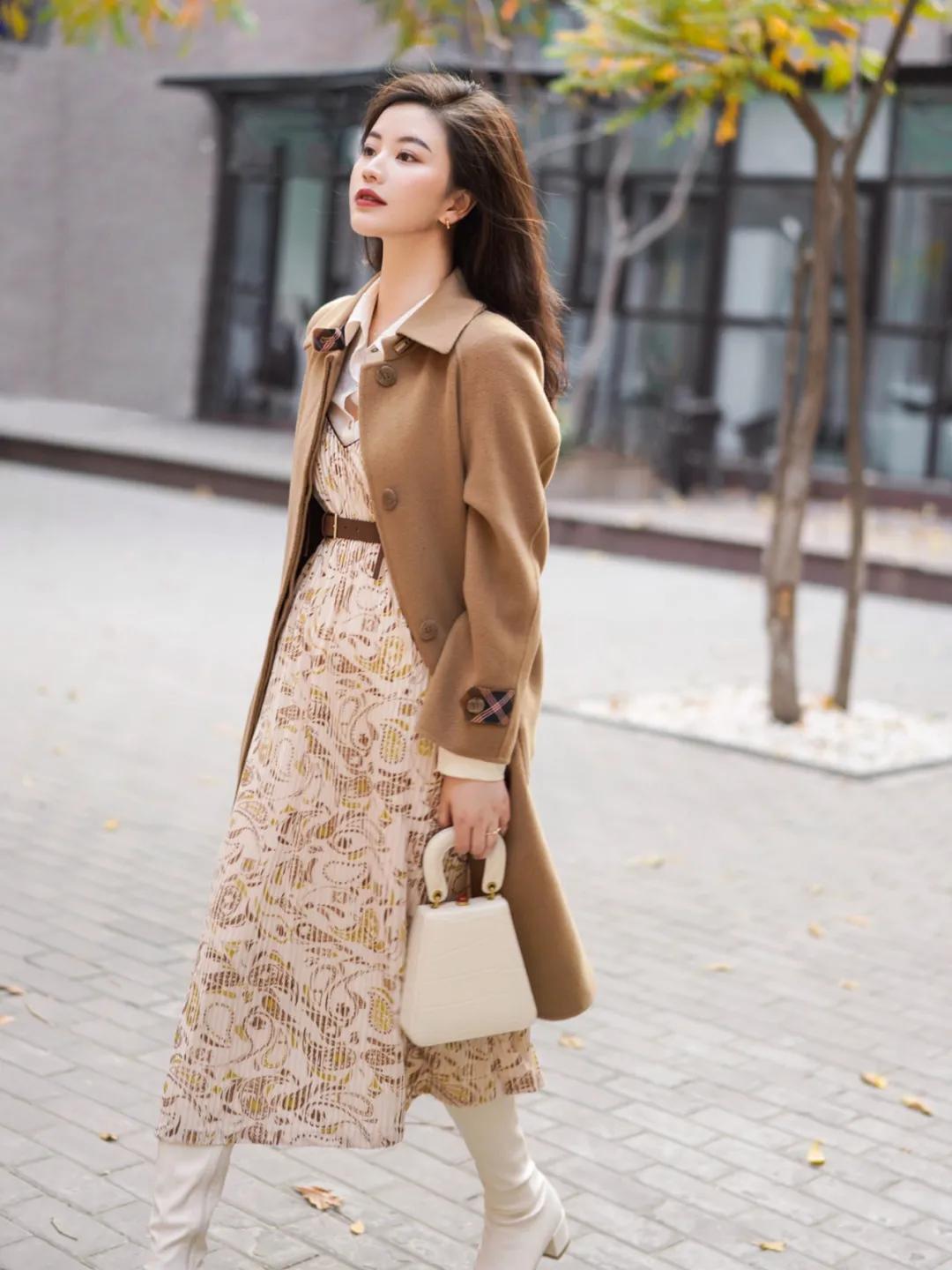 冬款大衣搭配连帽毛衣,大衣内搭毛衣裙冬中长款